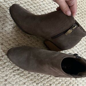 Blondo Waterproof Taupe Suede Ankle Boots